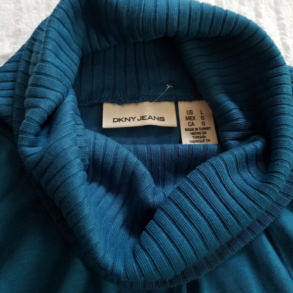 DKNY Jeans Turtleneck - Picture 6 of 6